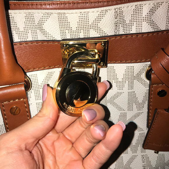 Michael Kors Hamilton Bag - Tan Monogram Print - Picture 4 of 5